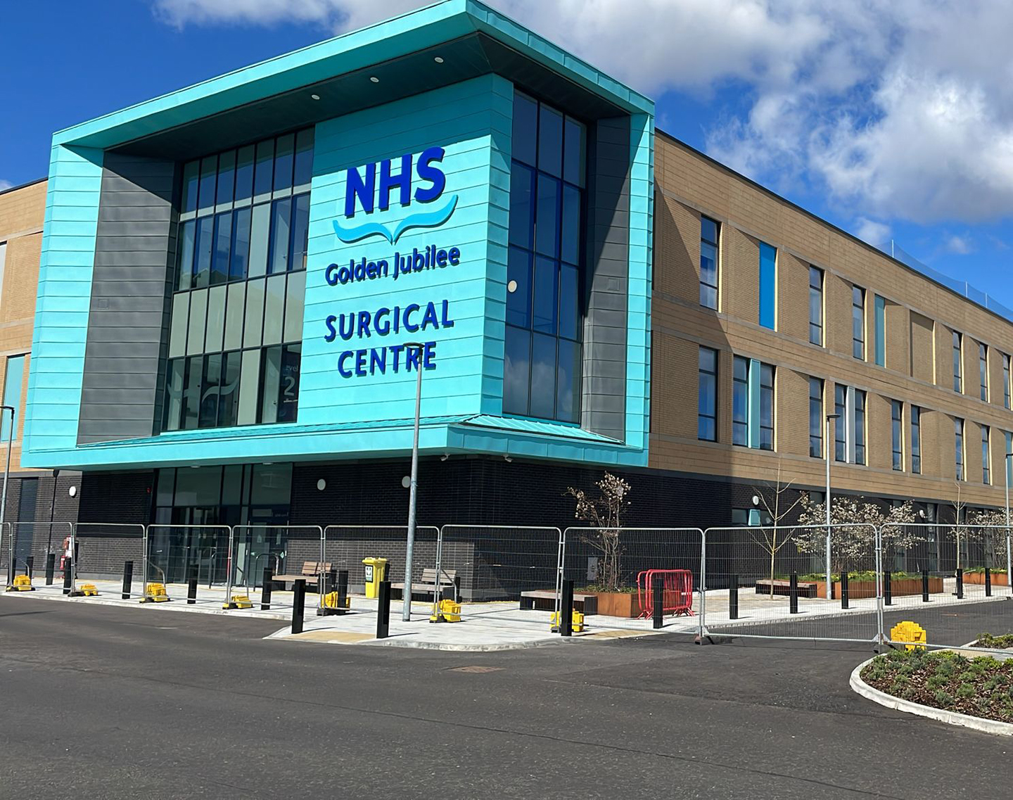 Scottish First Minister opens Kier built surgical centre which will bring vital new endoscopy and orthopaedic treatment to thousands of patients in Clydebank